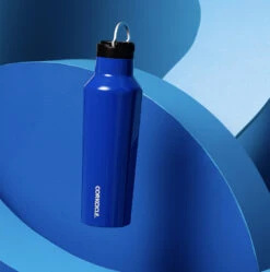 Corkcicle Sport Canteen Bottle - 20 Oz|-|Bouteille Sport Canteen - 20 Onces -Corkcicle Drinkware Deals Store CRK 2020 7E 7EDetail1 20Gloss 20Cobalt cca4572a 2dff 44ac 8d20 9411e76376d7