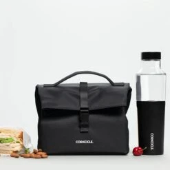 Corkcicle Nona Roll-top Lunchbox Cooler|-|Boîte à Lunch Glacière Nona Roll-top -Corkcicle Drinkware Deals Store CRK 91NR S20 7E 7EDetail3 20Black 2b5c7708 7613 4d80 9498 12120ea81861